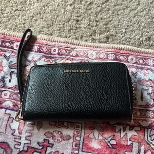 Used once! Michale kors wristlet